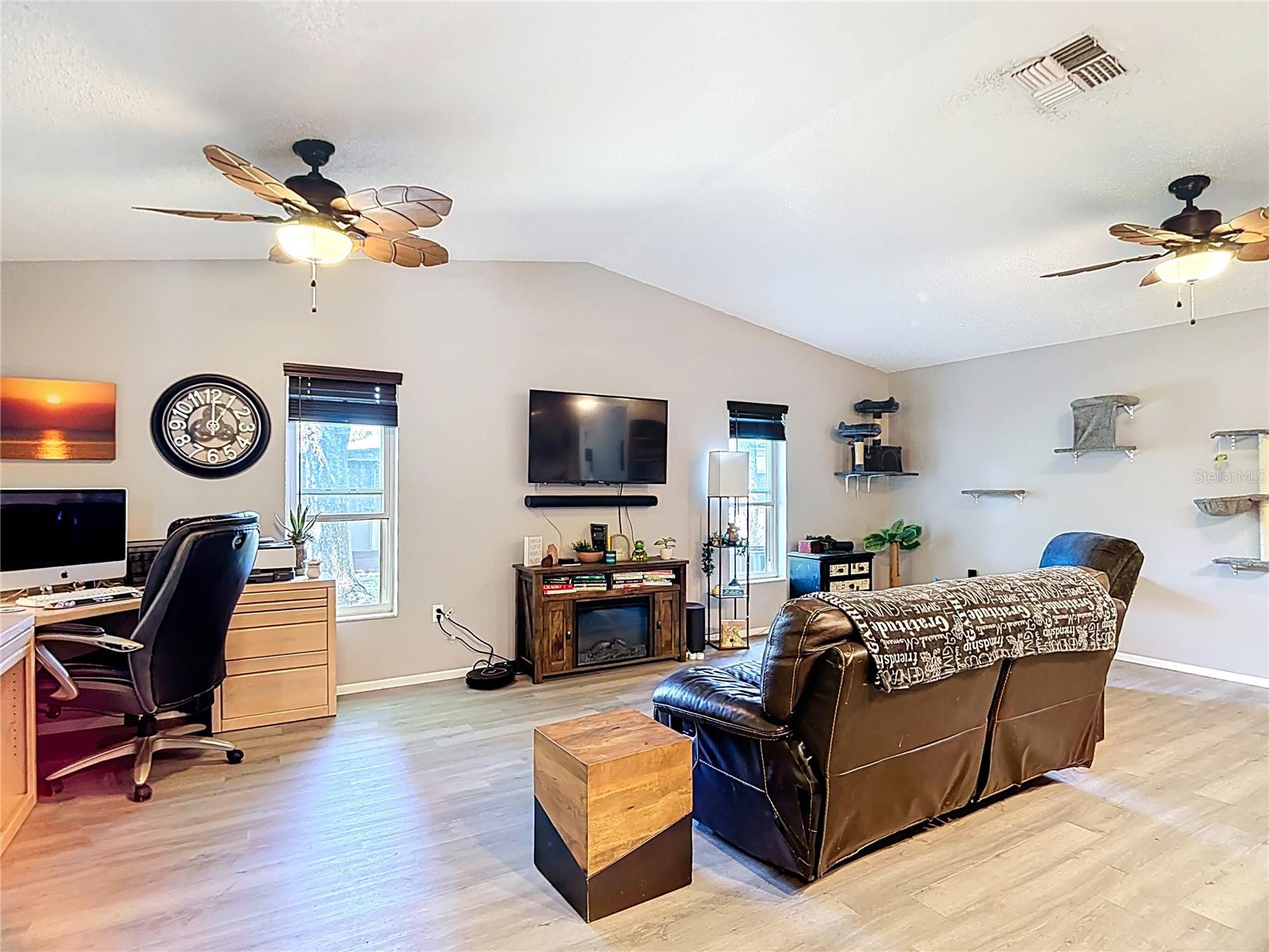 Image 18 of 58 For 13001 Sandburst Lane