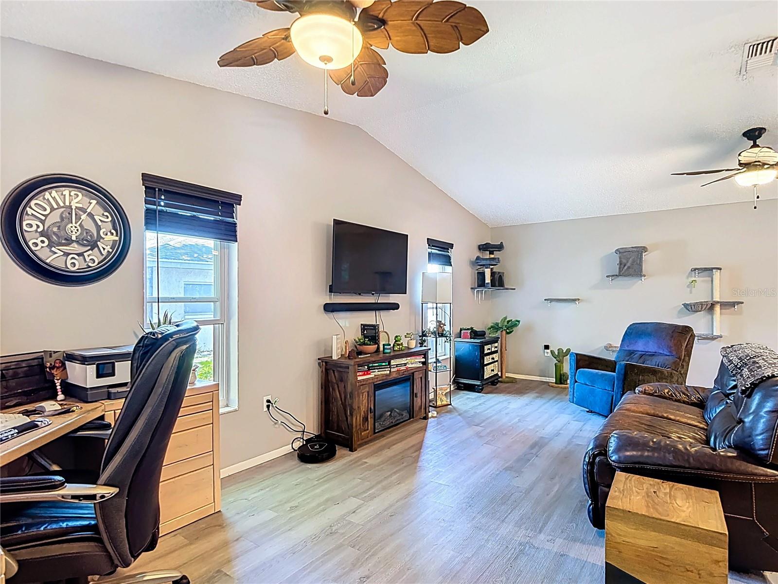 Image 19 of 58 For 13001 Sandburst Lane