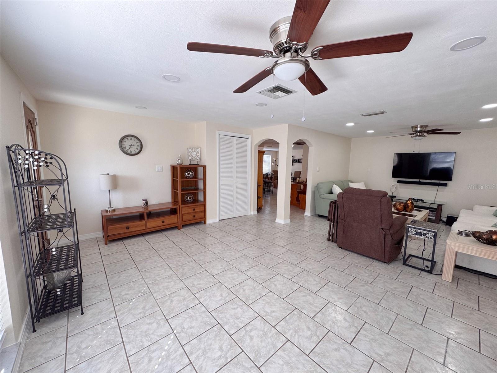 Image 10 of 39 For 3233 Salisbury Drive