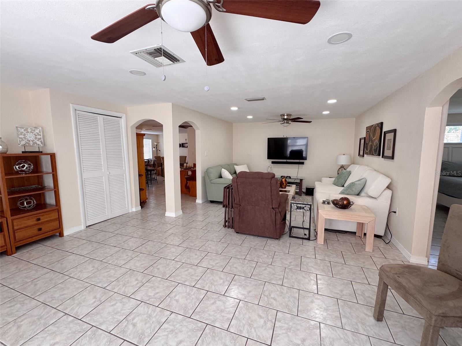 Image 9 of 39 For 3233 Salisbury Drive