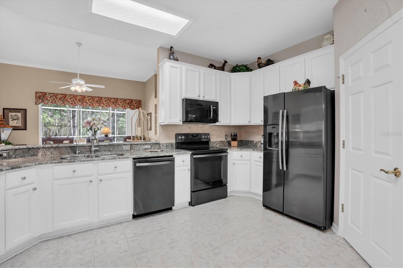 Listing photo id 8 for 1122 Maravista Drive