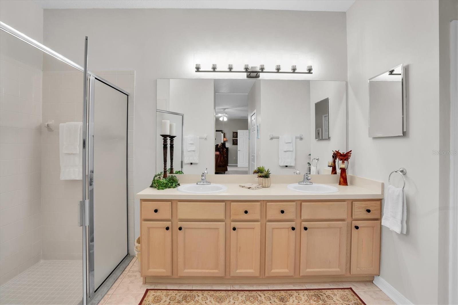 Listing photo id 15 for 1122 Maravista Drive