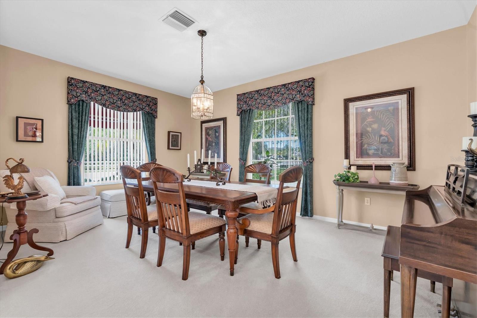 Listing photo id 3 for 1122 Maravista Drive