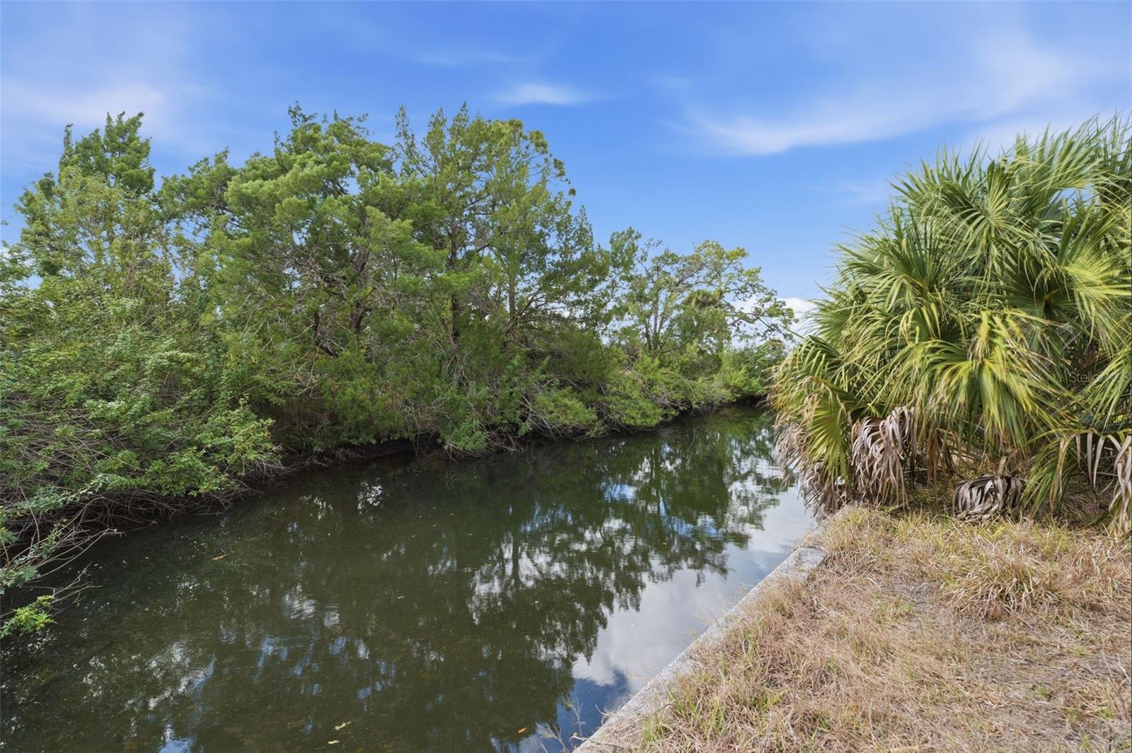 Listing photo id 2 for 7410 New York Avenue