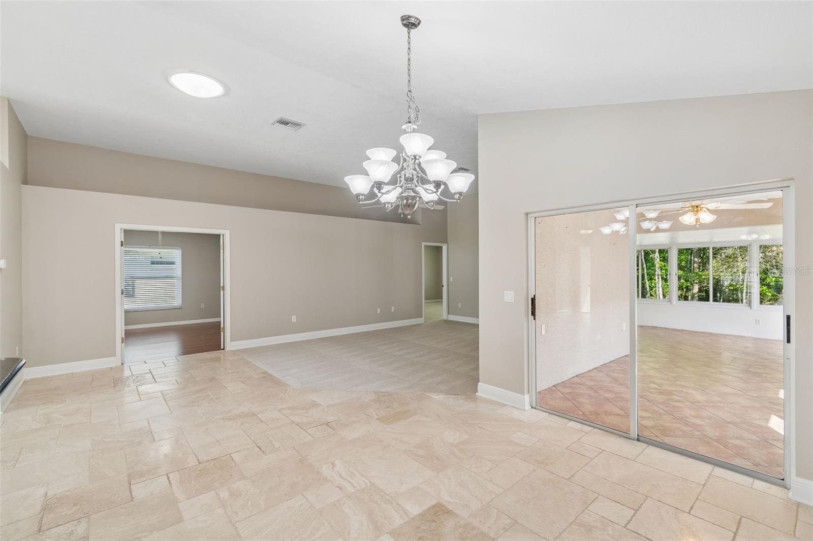 Listing photo id 9 for 1648 Orchardgrove Avenue