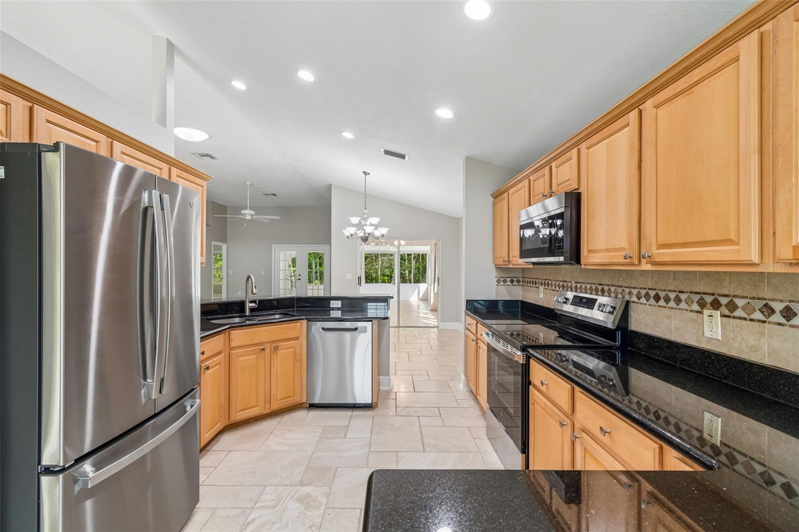 Listing photo id 10 for 1648 Orchardgrove Avenue