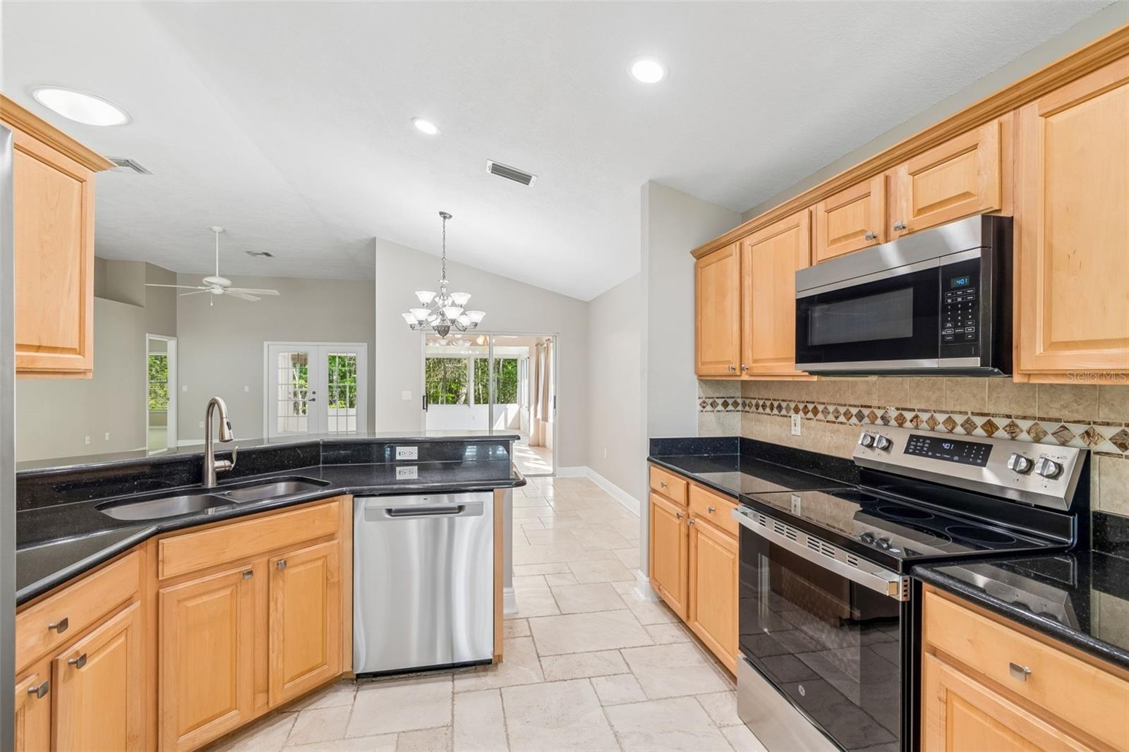 Listing photo id 11 for 1648 Orchardgrove Avenue