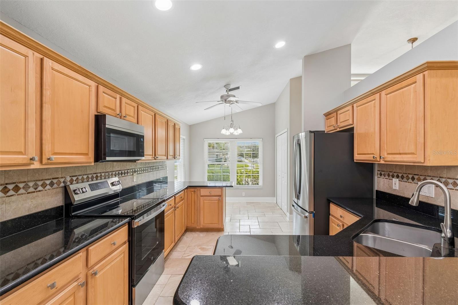 Listing photo id 12 for 1648 Orchardgrove Avenue