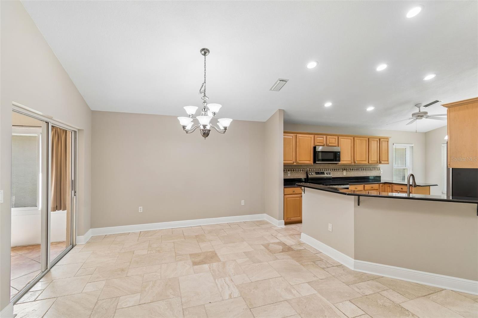 Listing photo id 15 for 1648 Orchardgrove Avenue