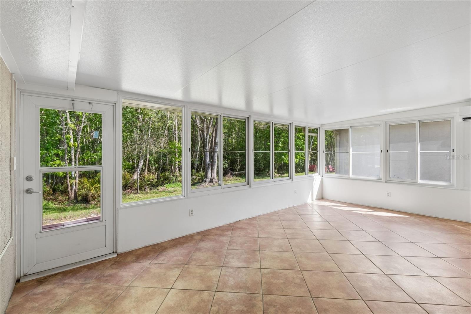 Listing photo id 28 for 1648 Orchardgrove Avenue