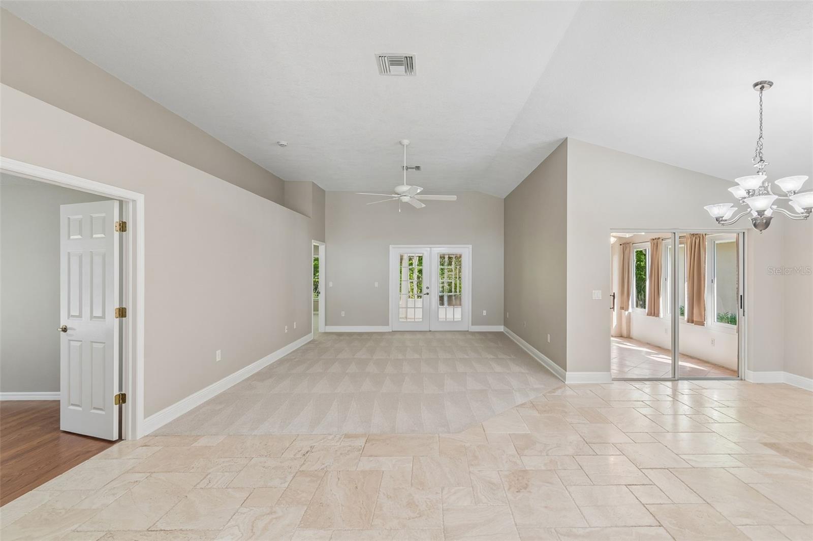 Listing photo id 4 for 1648 Orchardgrove Avenue