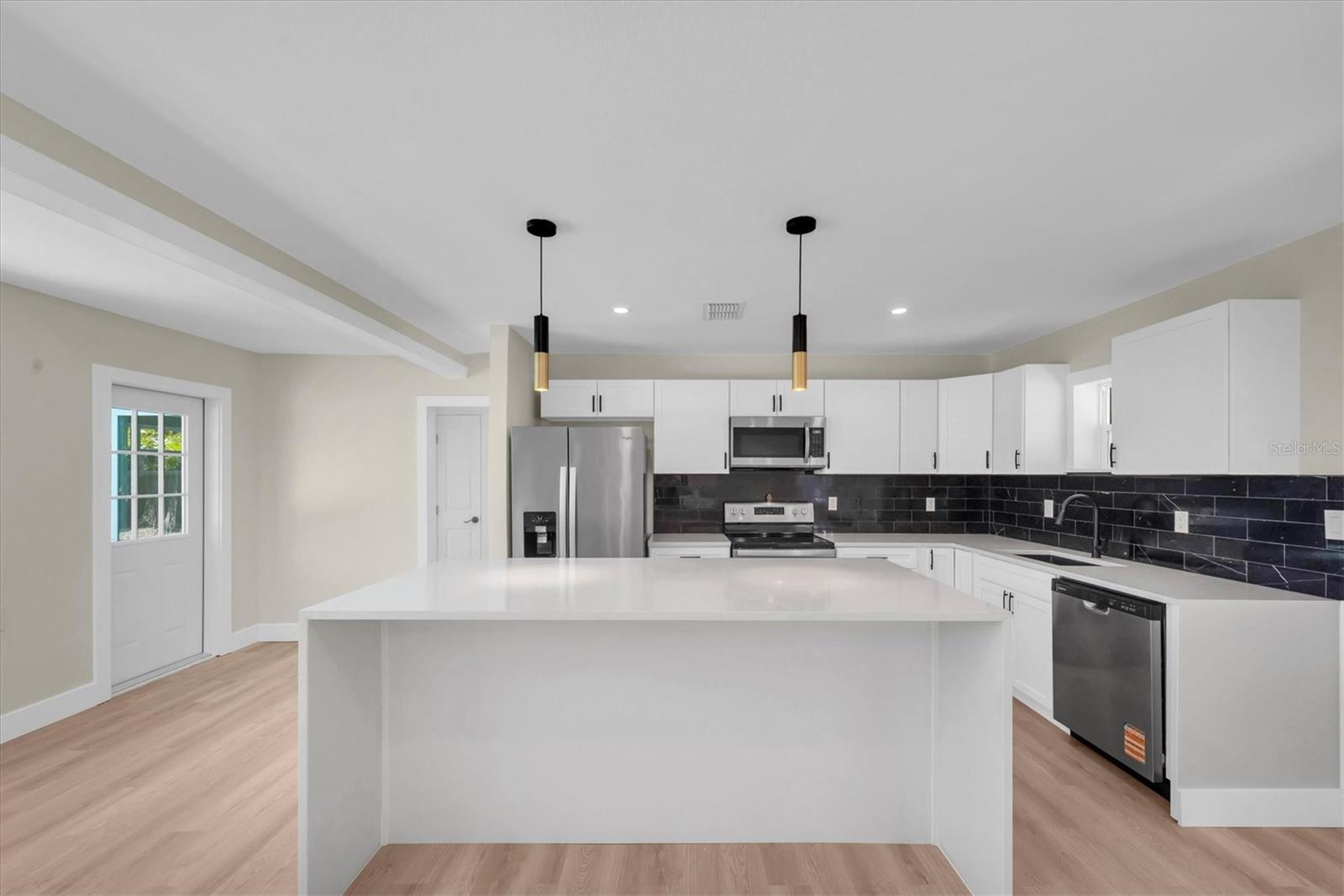 Image 10 of 39 For 4135 Shore Acres Boulevard Ne