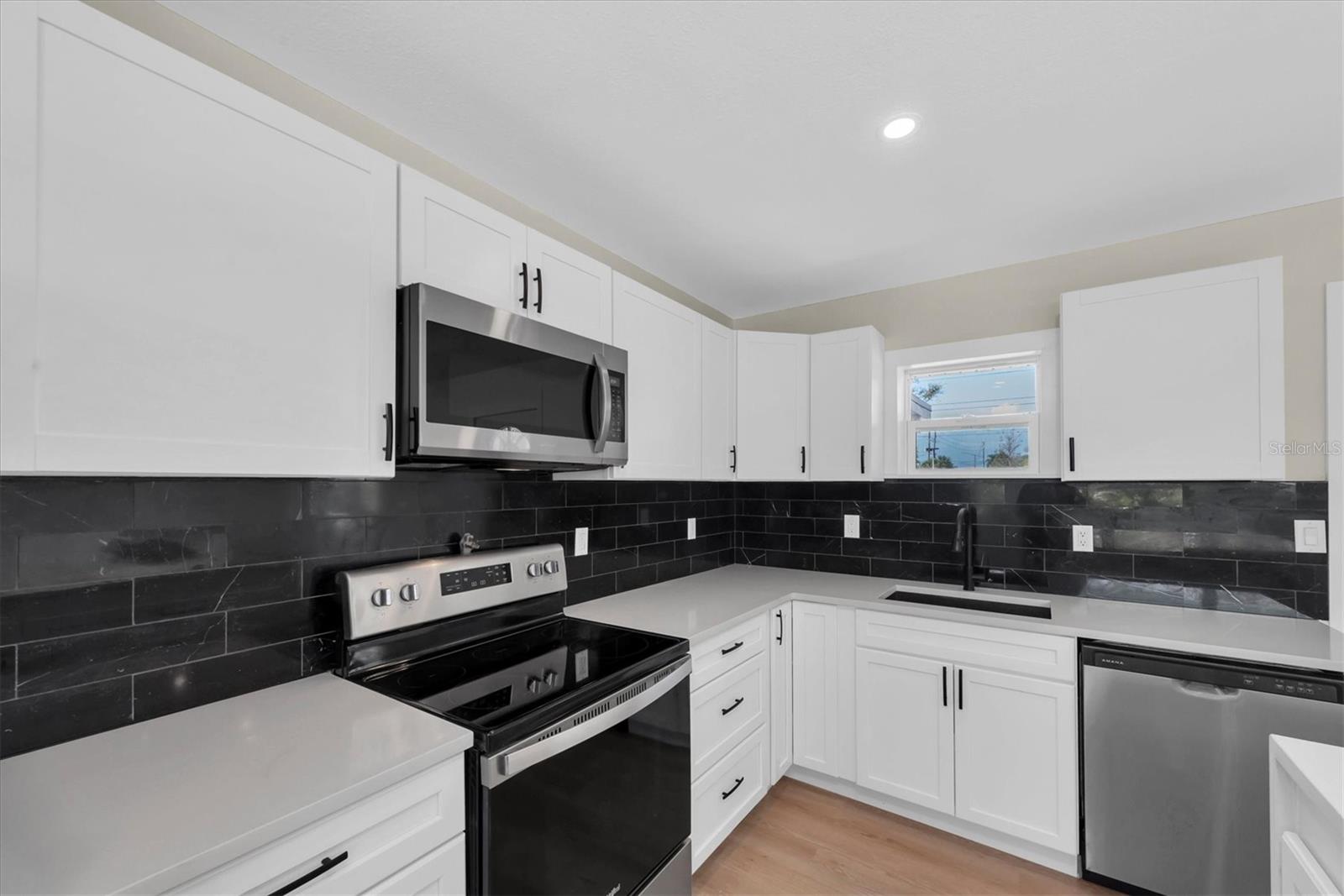 Image 14 of 39 For 4135 Shore Acres Boulevard Ne