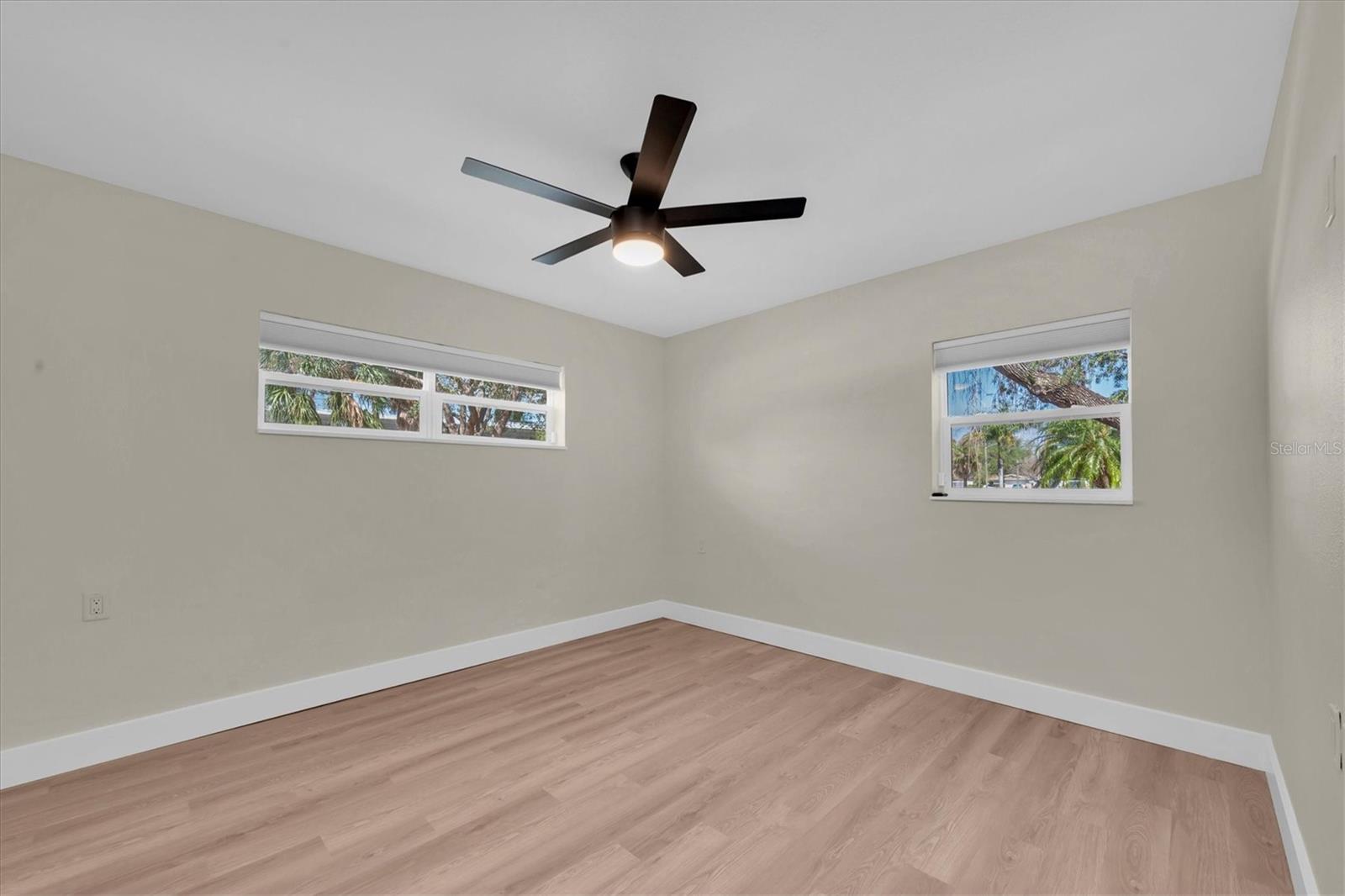 Image 19 of 39 For 4135 Shore Acres Boulevard Ne