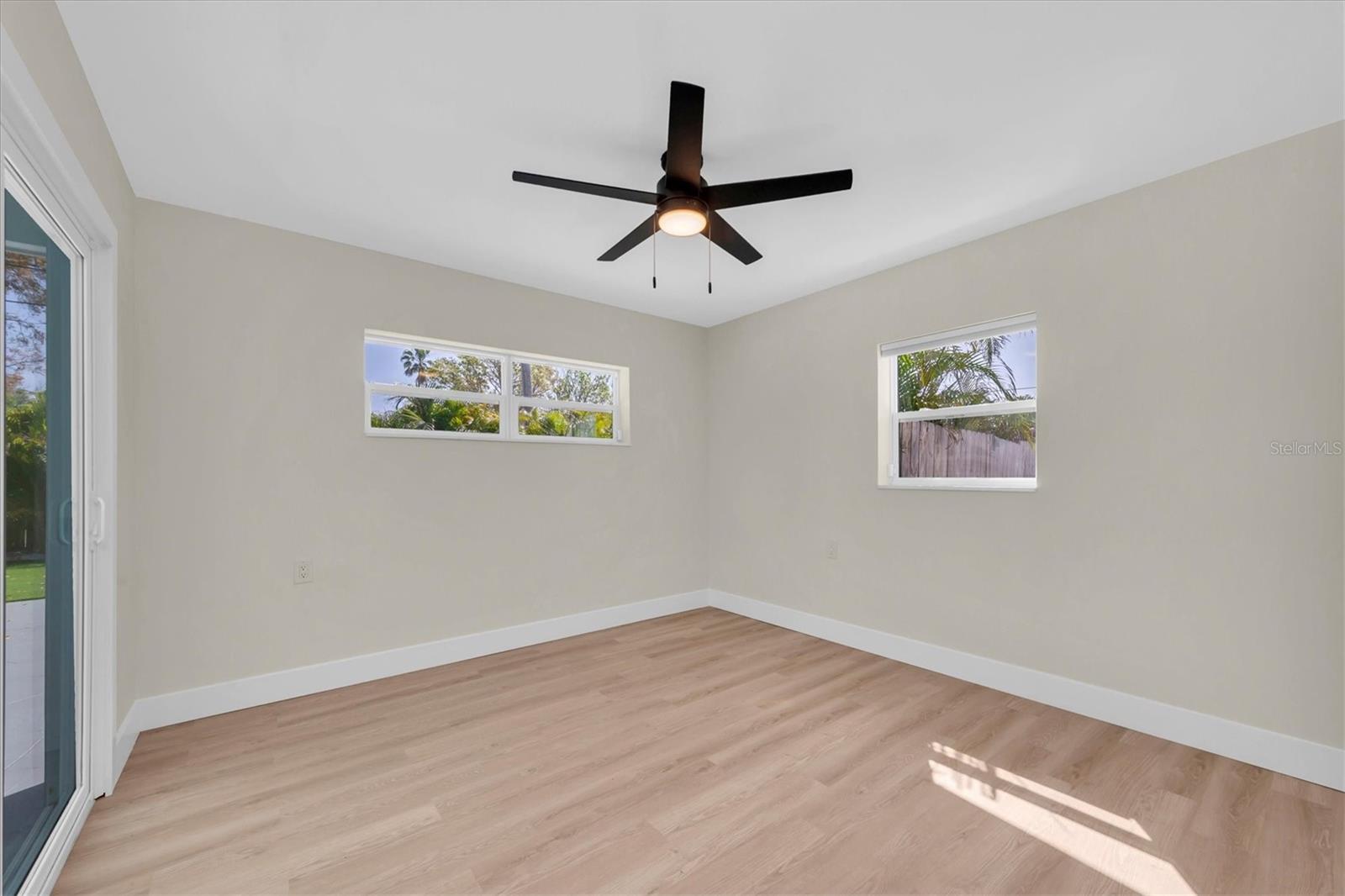 Image 20 of 39 For 4135 Shore Acres Boulevard Ne