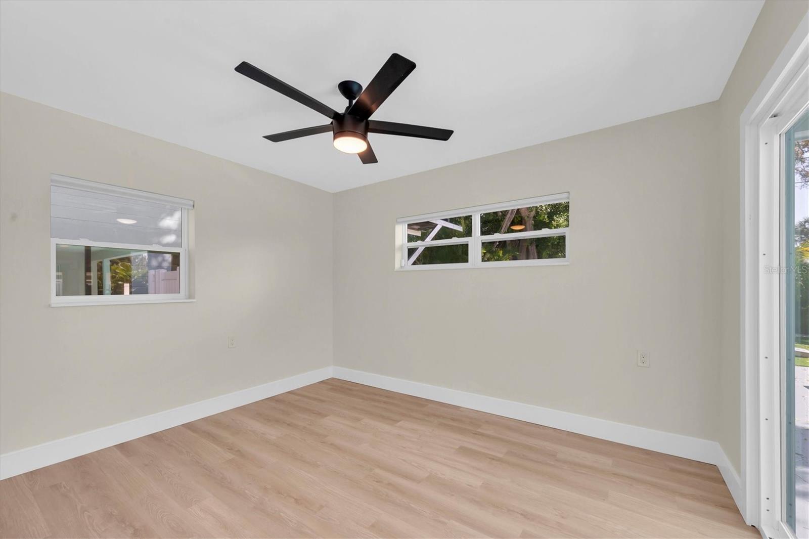 Image 23 of 39 For 4135 Shore Acres Boulevard Ne