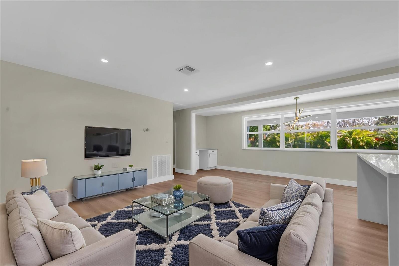 Image 6 of 39 For 4135 Shore Acres Boulevard Ne