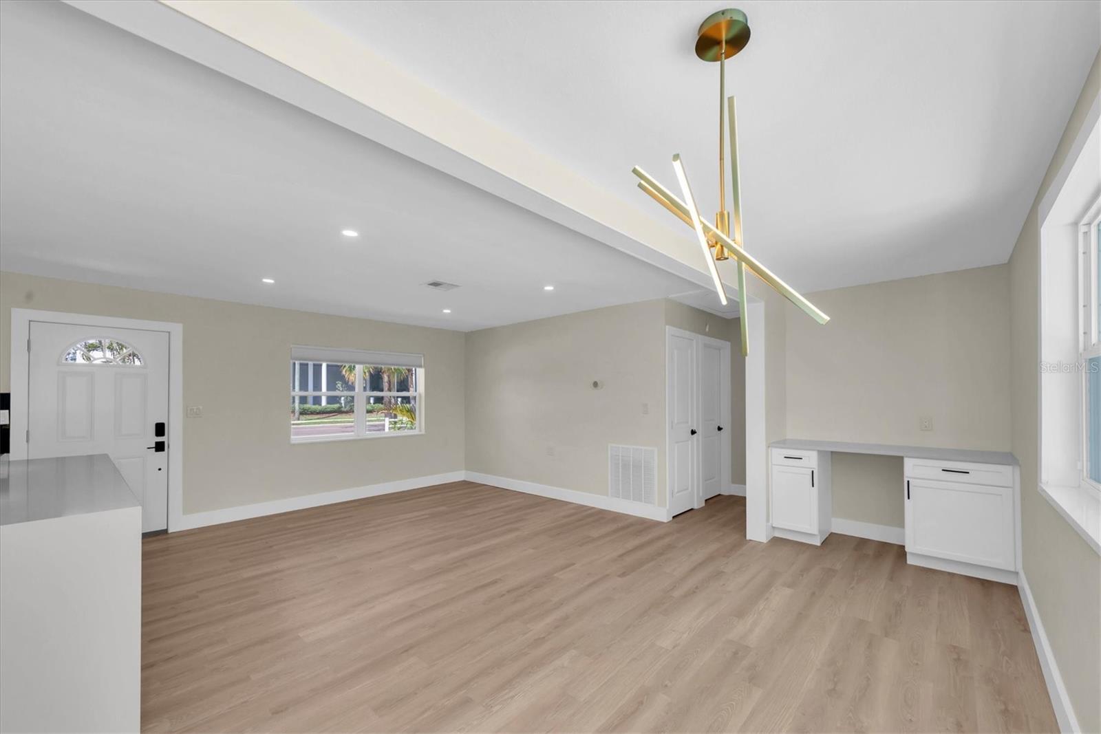 Image 9 of 39 For 4135 Shore Acres Boulevard Ne