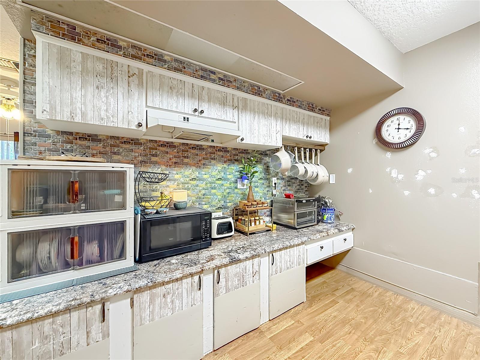 Image 19 of 61 For 457 Rooks Avenue