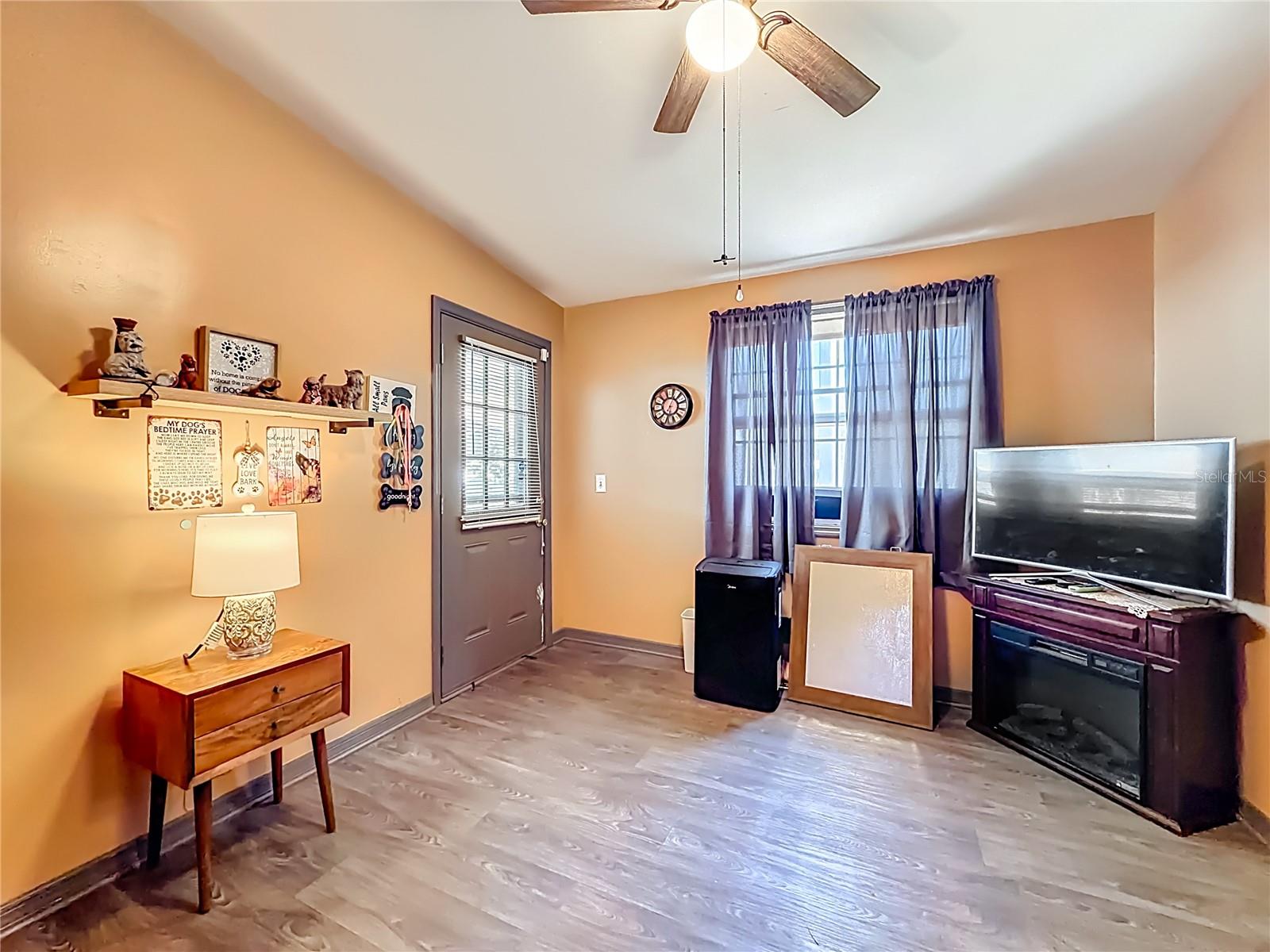 Image 26 of 61 For 457 Rooks Avenue