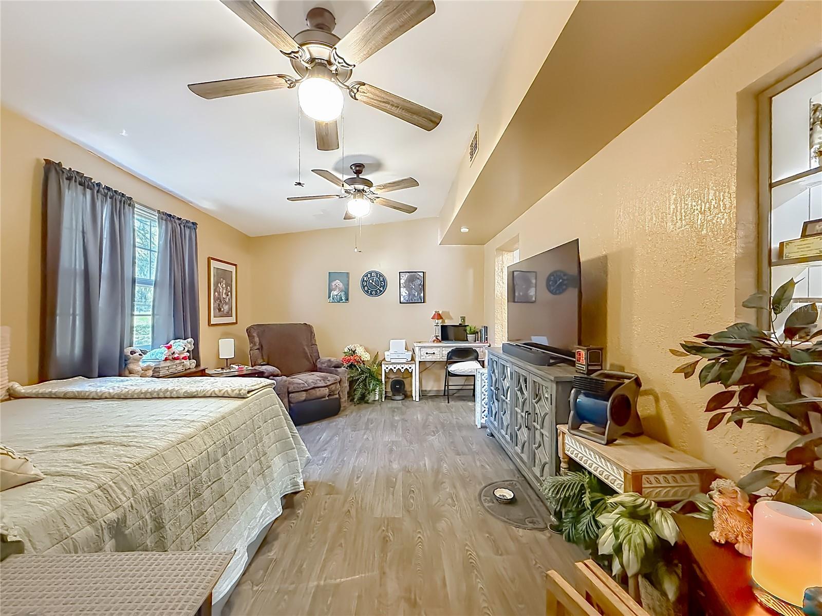 Image 28 of 61 For 457 Rooks Avenue