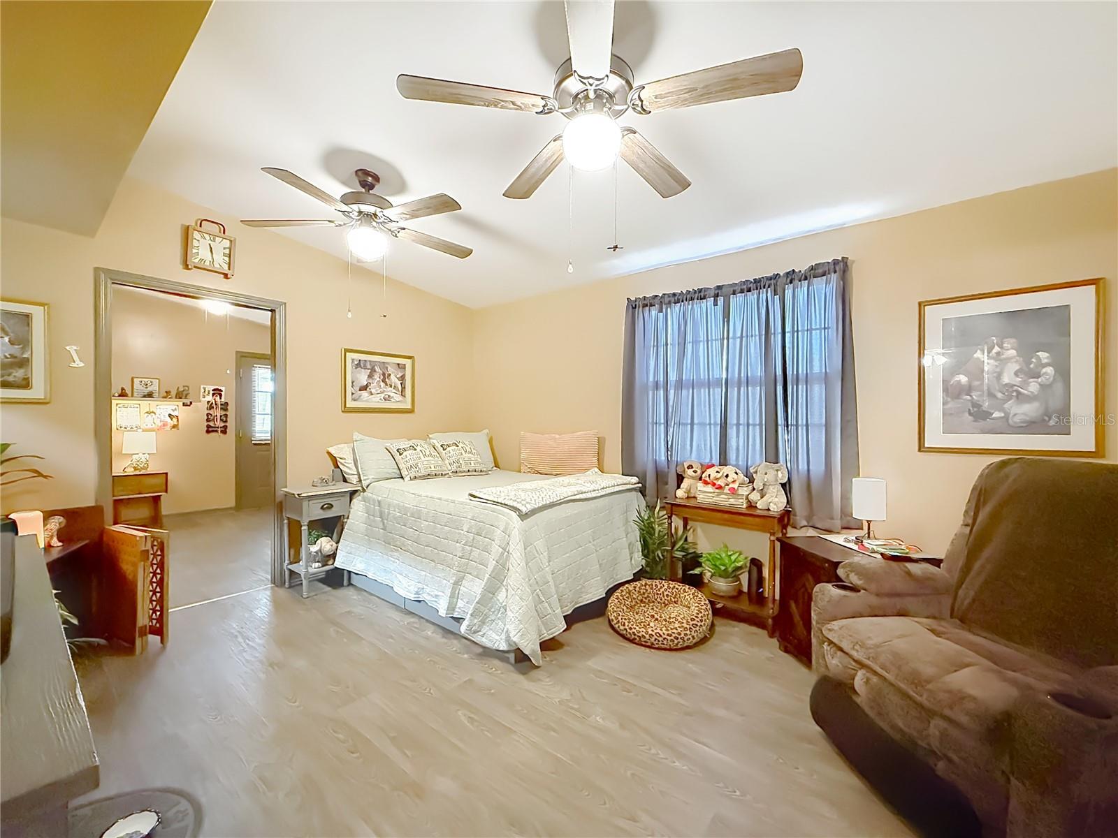 Image 30 of 61 For 457 Rooks Avenue