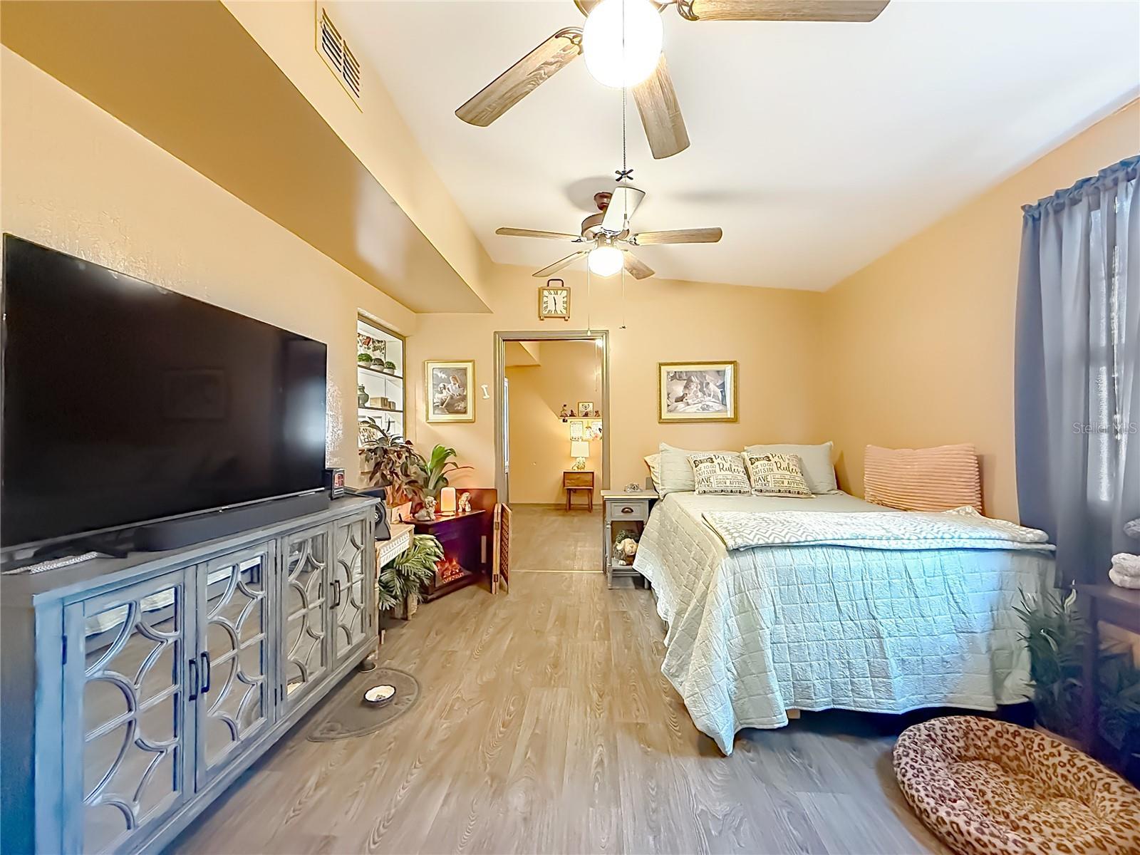 Image 31 of 61 For 457 Rooks Avenue