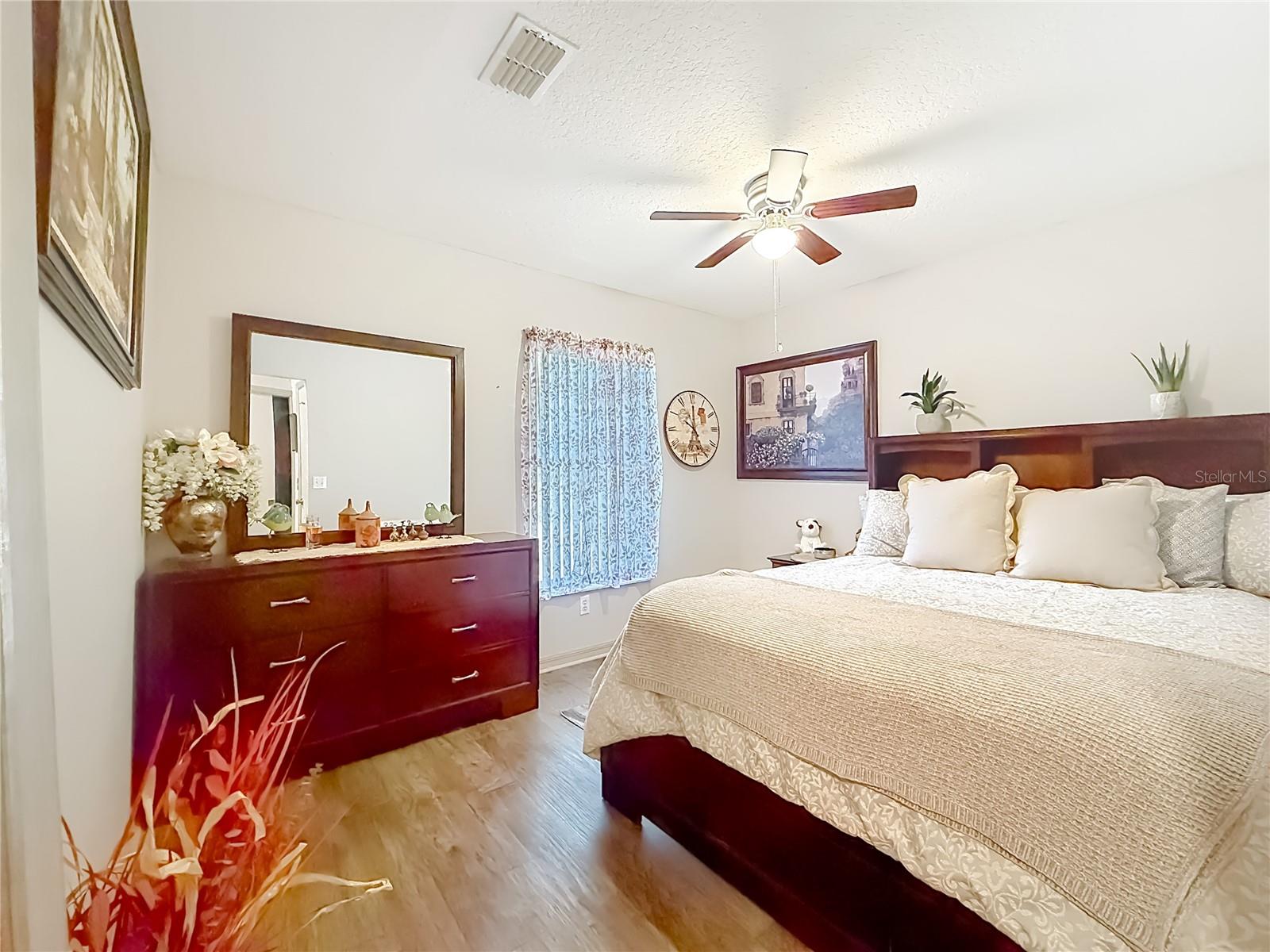 Image 32 of 61 For 457 Rooks Avenue