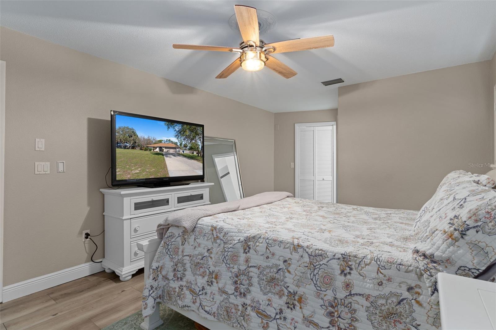 Listing photo id 20 for 7851 Floral Drive