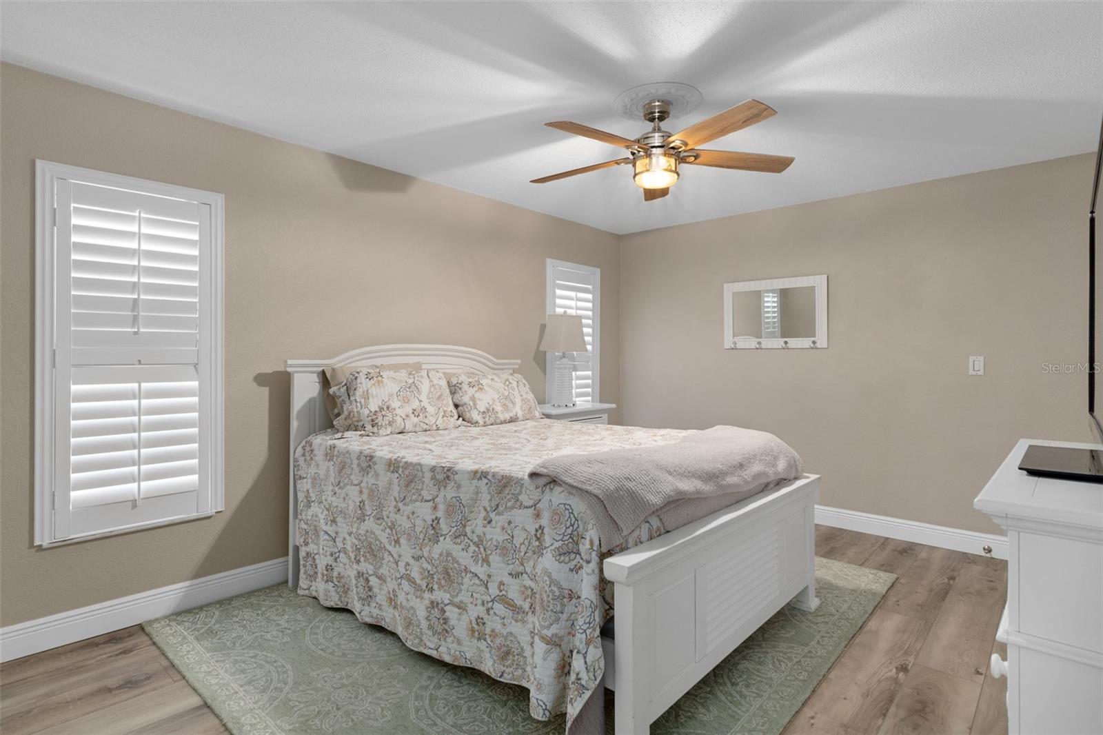 Listing photo id 21 for 7851 Floral Drive