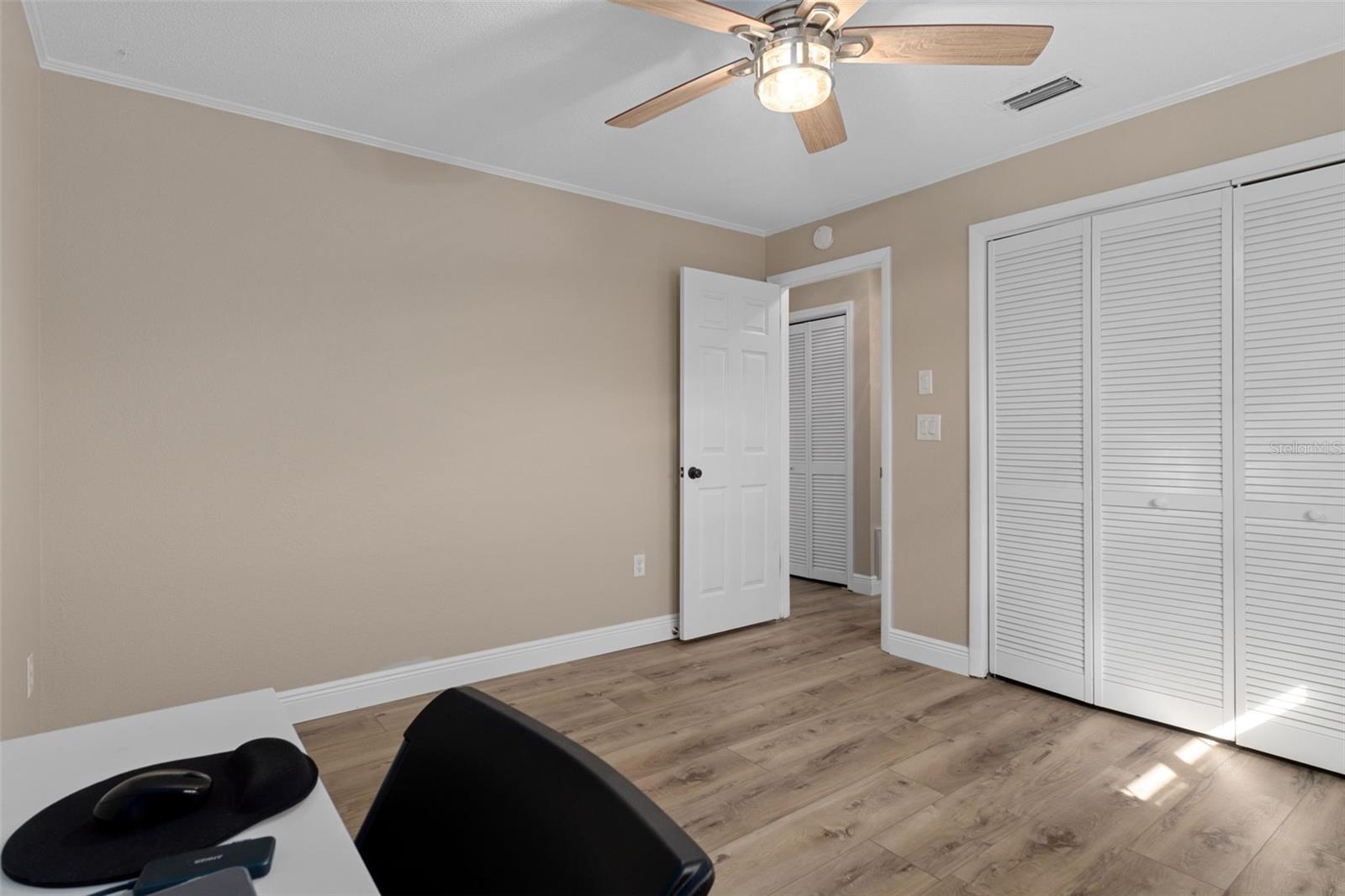 Listing photo id 27 for 7851 Floral Drive