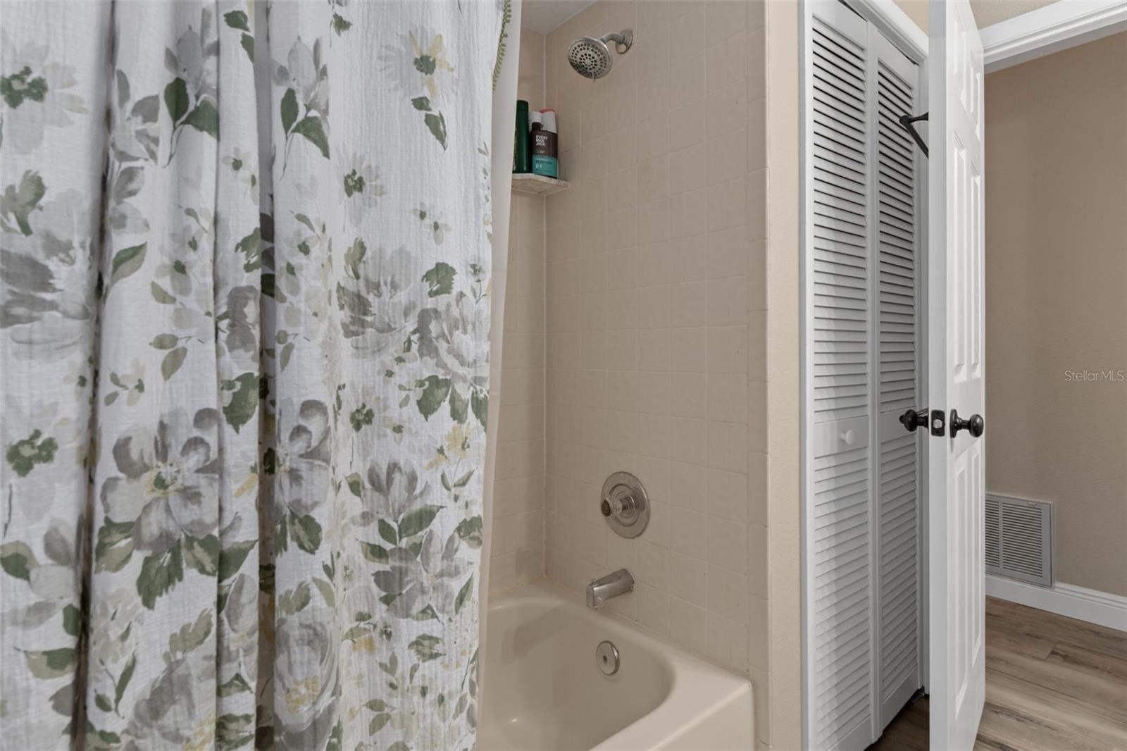 Listing photo id 29 for 7851 Floral Drive