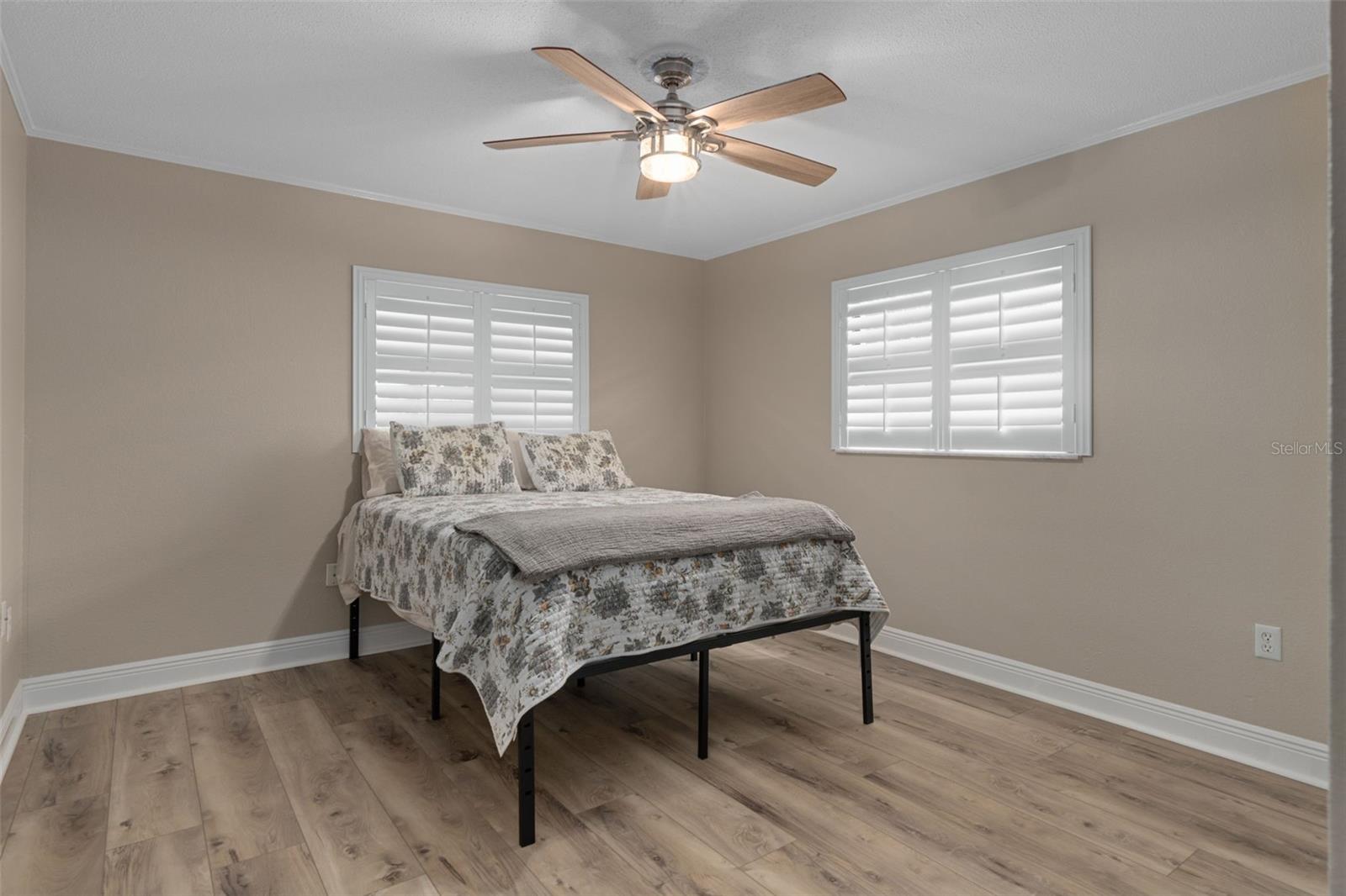 Listing photo id 30 for 7851 Floral Drive