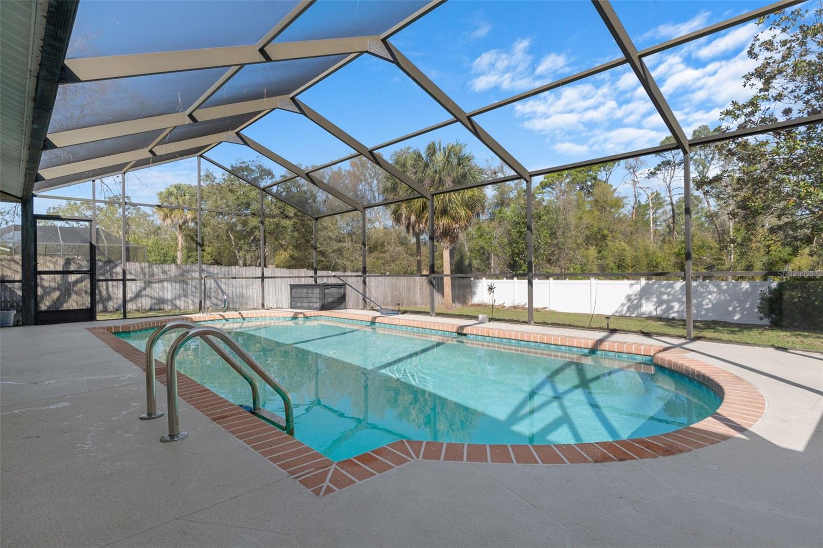 Listing photo id 34 for 7851 Floral Drive