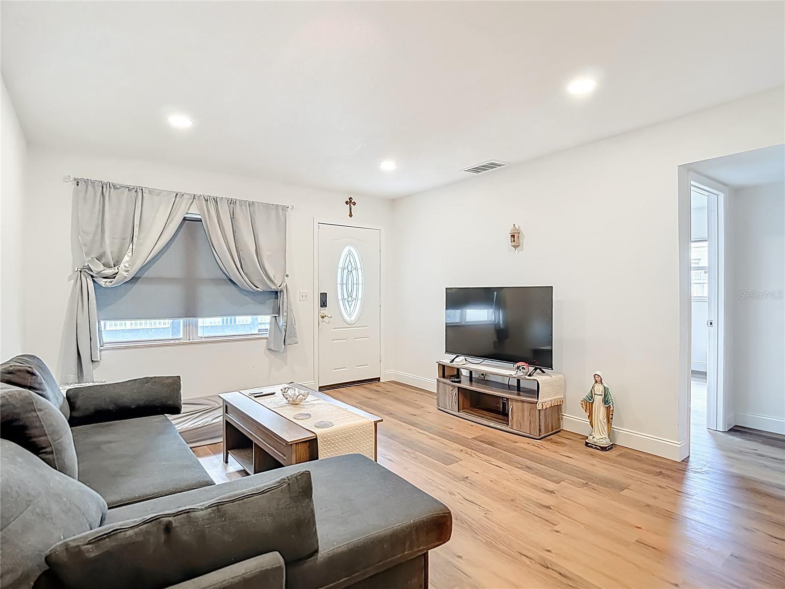 Image 11 of 69 For 5110 Gateway Drive