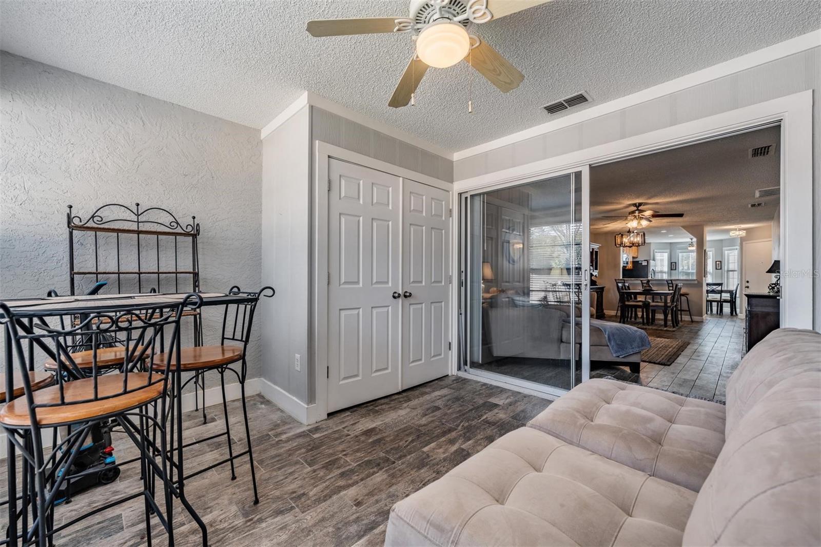 Image 22 of 33 For 11308 Versailles Lane C