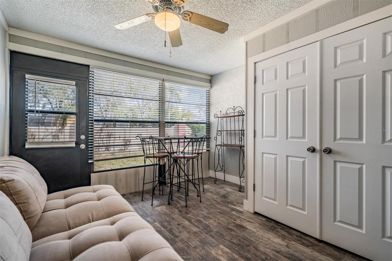 Image 23 of 33 For 11308 Versailles Lane C