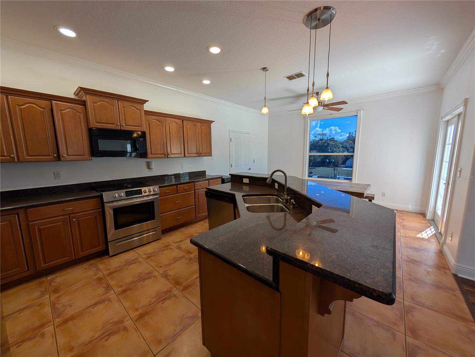 Image 7 of 27 For 7436 Islander Lane