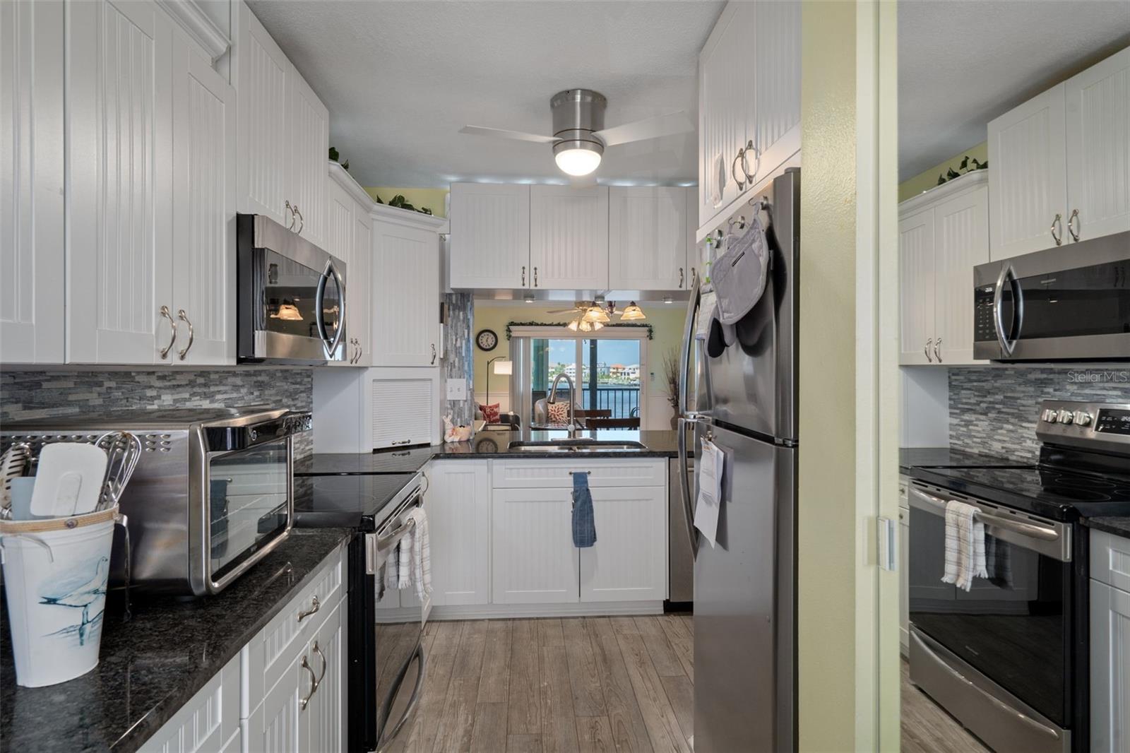 Image 16 of 51 For 8211 Brent Street 832