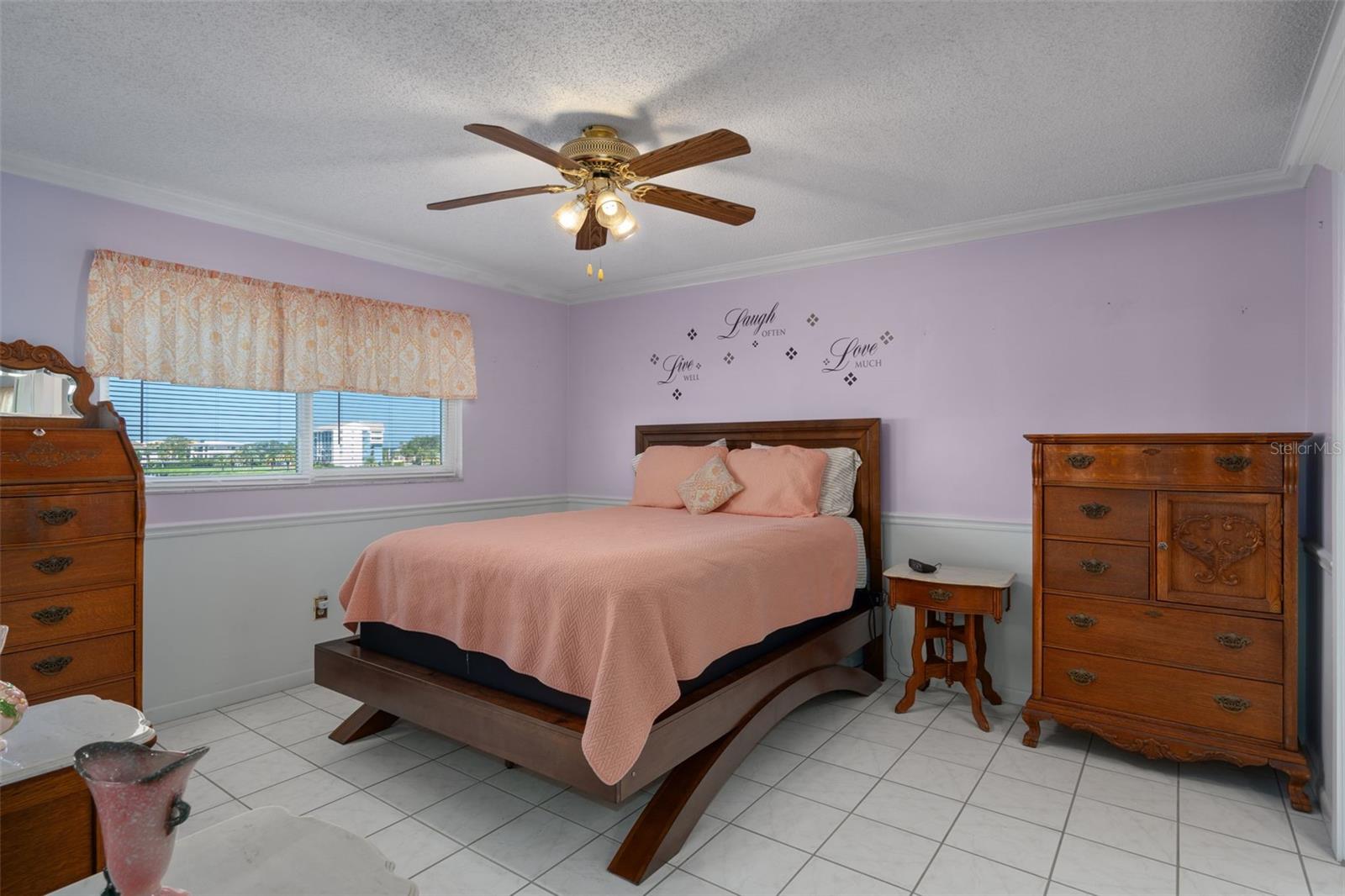 Image 19 of 51 For 8211 Brent Street 832