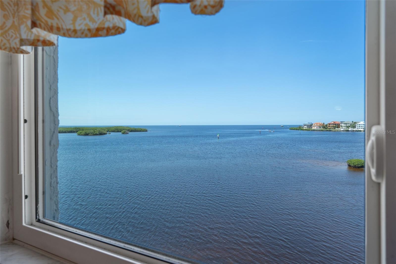 Image 22 of 51 For 8211 Brent Street 832