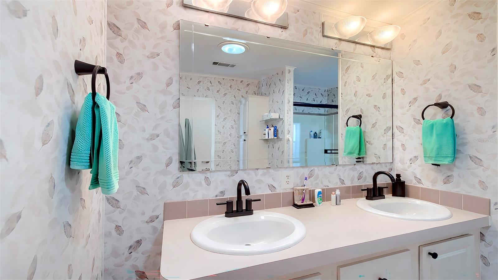 Image 34 of 58 For 15025 Brookridge Boulevard