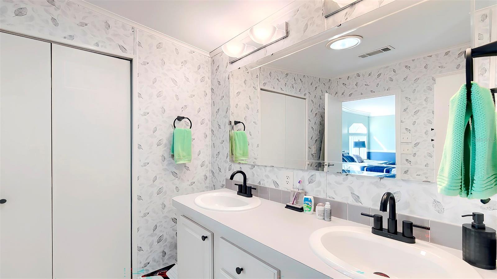 Image 35 of 58 For 15025 Brookridge Boulevard