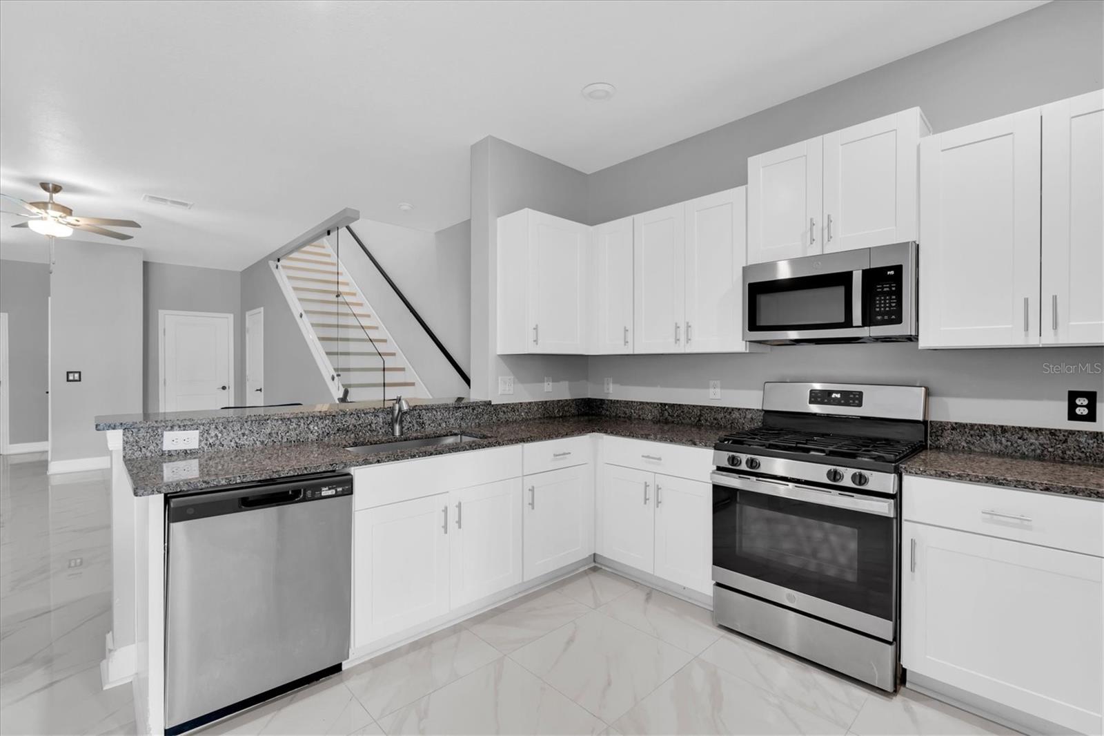 Image 10 of 33 For 8249 Crescent Oaks Drive