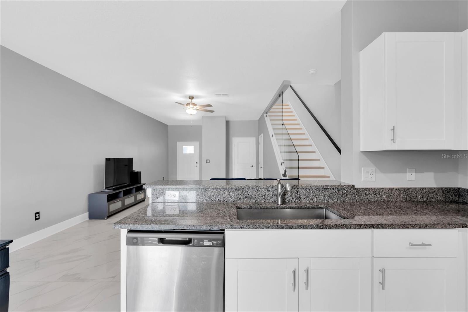 Image 11 of 33 For 8249 Crescent Oaks Drive