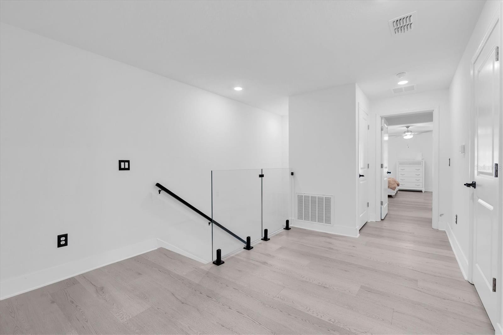 Image 15 of 33 For 8249 Crescent Oaks Drive