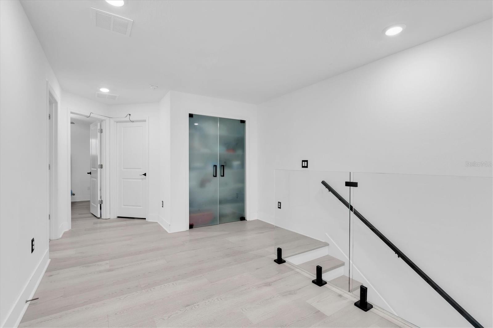 Image 16 of 33 For 8249 Crescent Oaks Drive