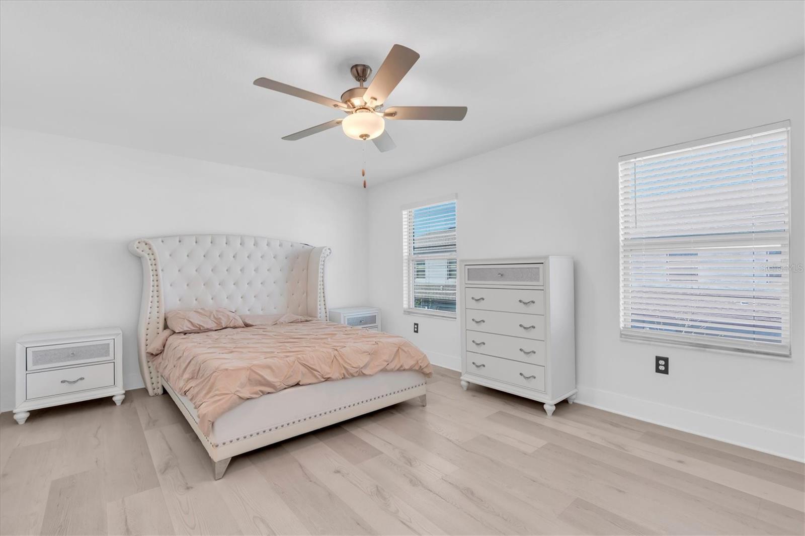 Image 17 of 33 For 8249 Crescent Oaks Drive