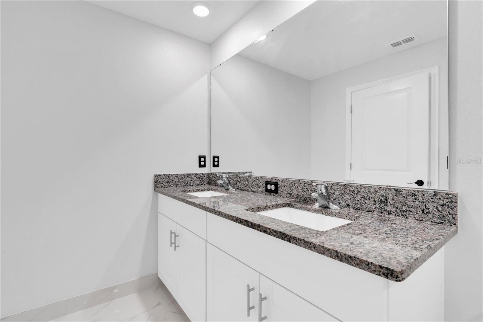 Image 20 of 33 For 8249 Crescent Oaks Drive