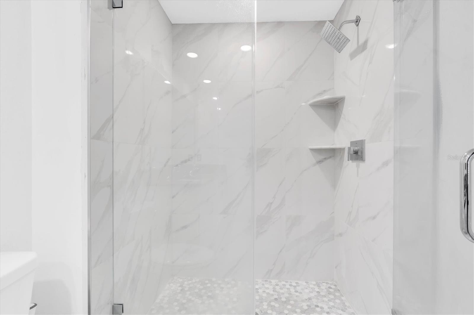 Image 21 of 33 For 8249 Crescent Oaks Drive